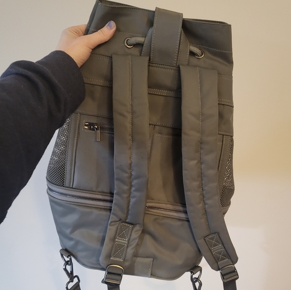 Dog carrier - Picture 2 of 2